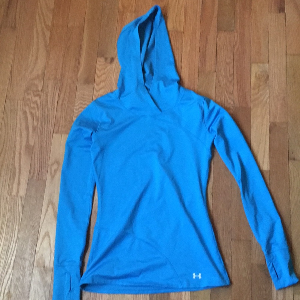 Women’s Under Armour cold gear Top, Small
